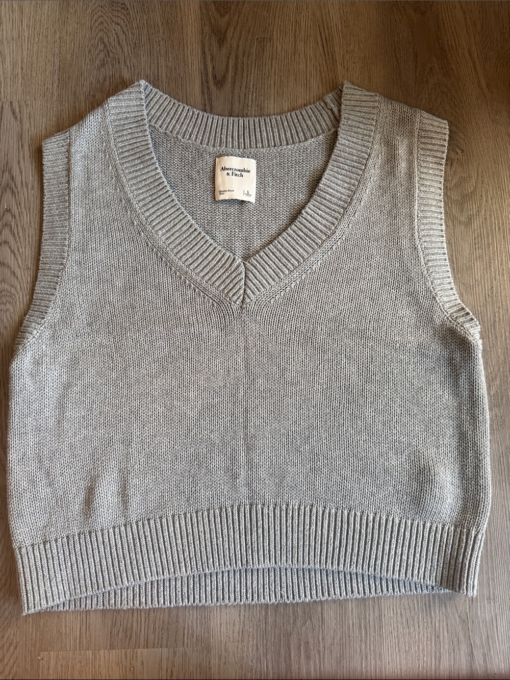 Abercrombie & Fitch Heather Gray V-Neck Knit Sweater Vest